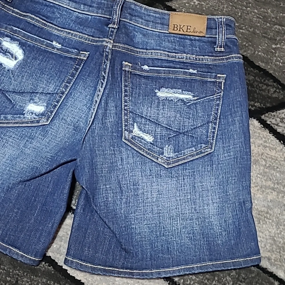 BKE DISTRESSED DENIM JEAN SHORTS
